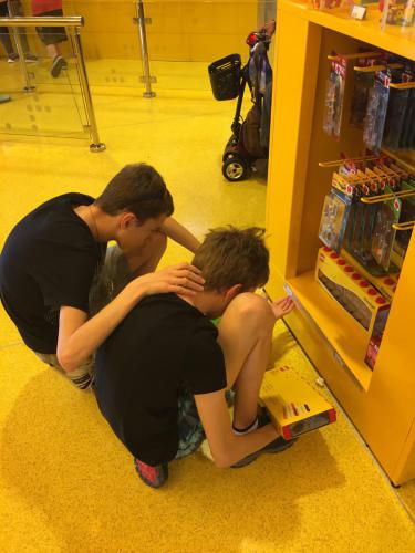 Lego-winkel in een Disney winkelcentrum.